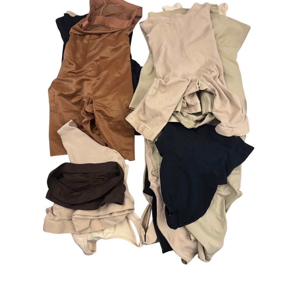 SKIMS 45 piece Reseller Box - Picture 4 of 5